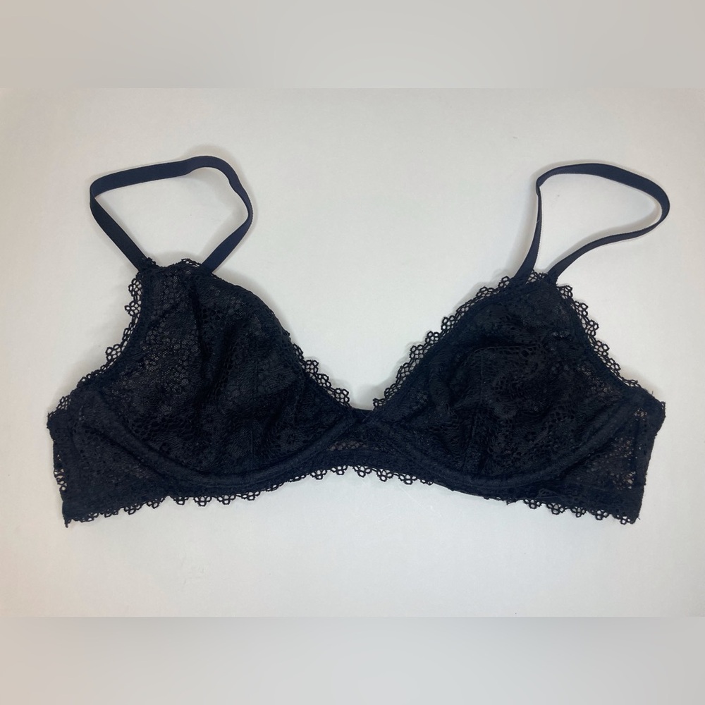 Victoria's Secret Black Lace Underwire‎ Bra Size M